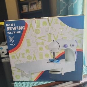 Mini sewing machine